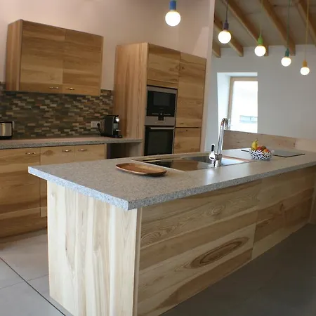 Erin Rose Apartment *